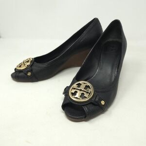 Tory Burch Black Pebbled Leather Peep Toe Wedge Pumps Gold Reva Logo 8.5M